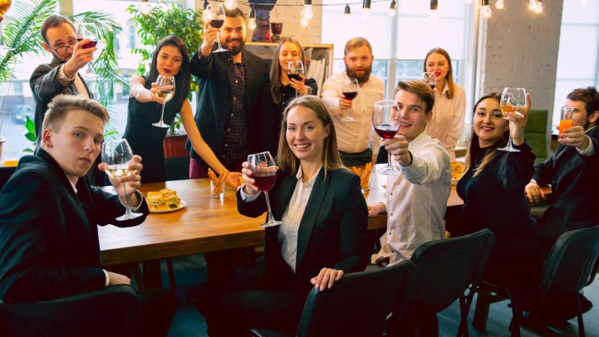 Location für das Firmenfest: Worauf Unternehmerinnen achten sollten