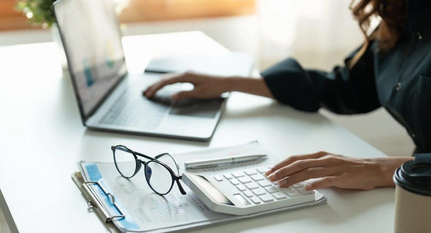 Selbstständig, aber ständig am Limit? Mit diesen Zeitstrategien holst du dir Struktur – ohne dich selbst zu verlieren