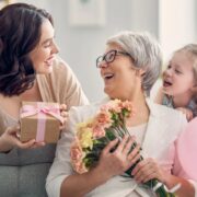 Muttertagsgeschenk selber machen Kreative Liebesbeweise, die von Herzen kommen