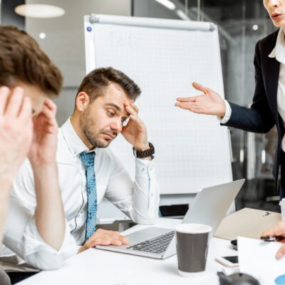 Arbeitgeber verweigert Urlaub nach Krankheit Rechte und Kündigung